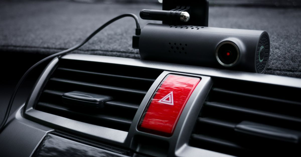 Spiare in auto: si può fare o è un reato?  Phersei Investigazioni -  Phersei Investigazioni